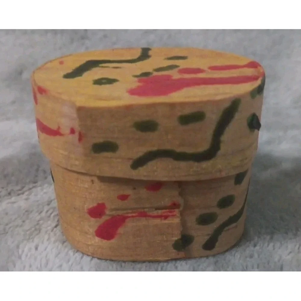 6 Vintage‎ Tiny Guatemalan Worry Dolls Handmade in Hànd Painted Wood Box